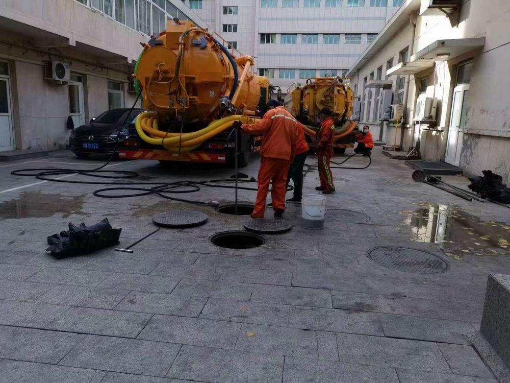 清理化粪池